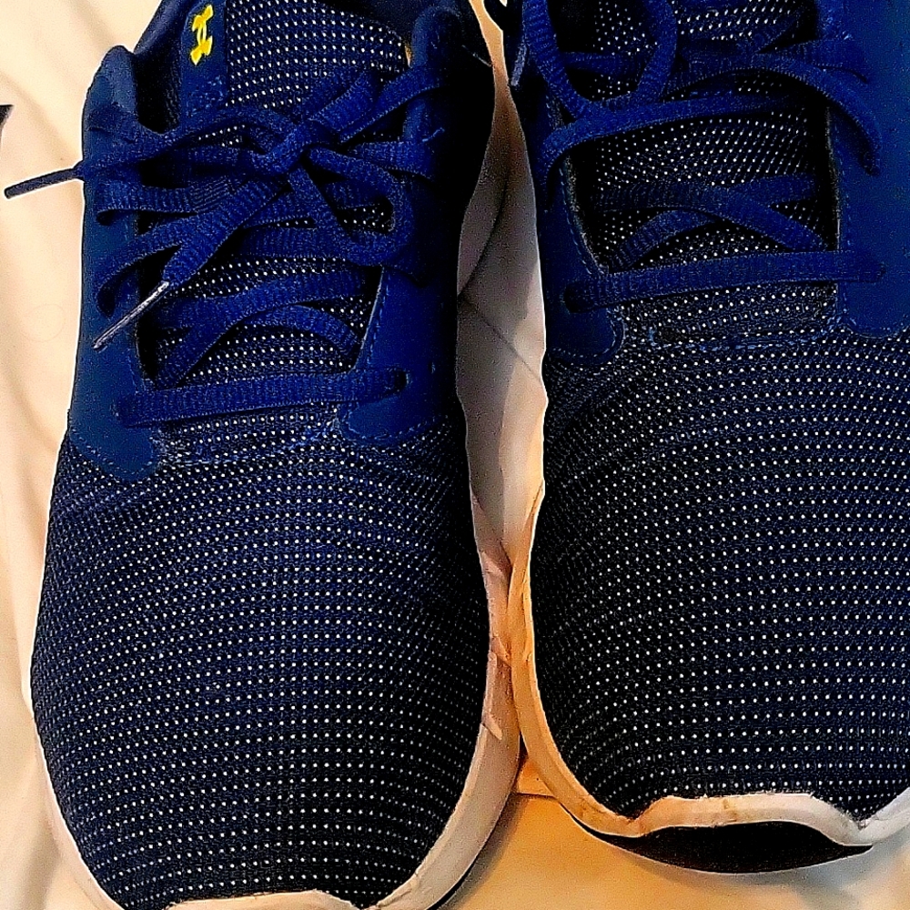 Under Armour Speed Apollo men's Navy Blue Sneaker size 11  with Box. Flawless